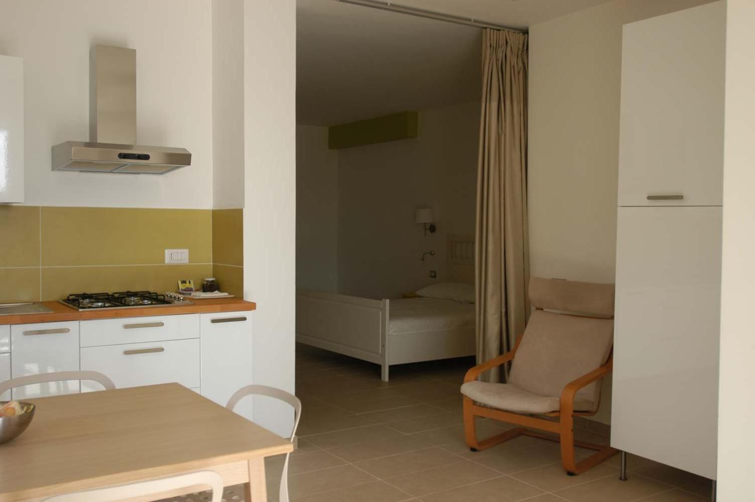 Hotel E Residence Il Faro Ачиароли Екстериор снимка