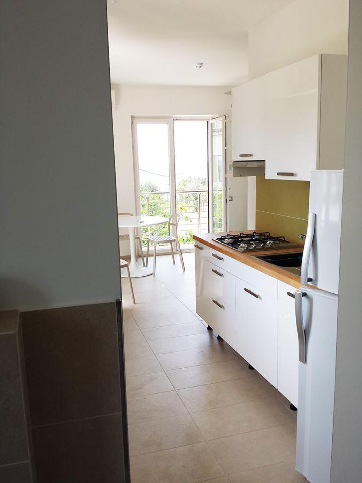 Hotel E Residence Il Faro Ачиароли Екстериор снимка