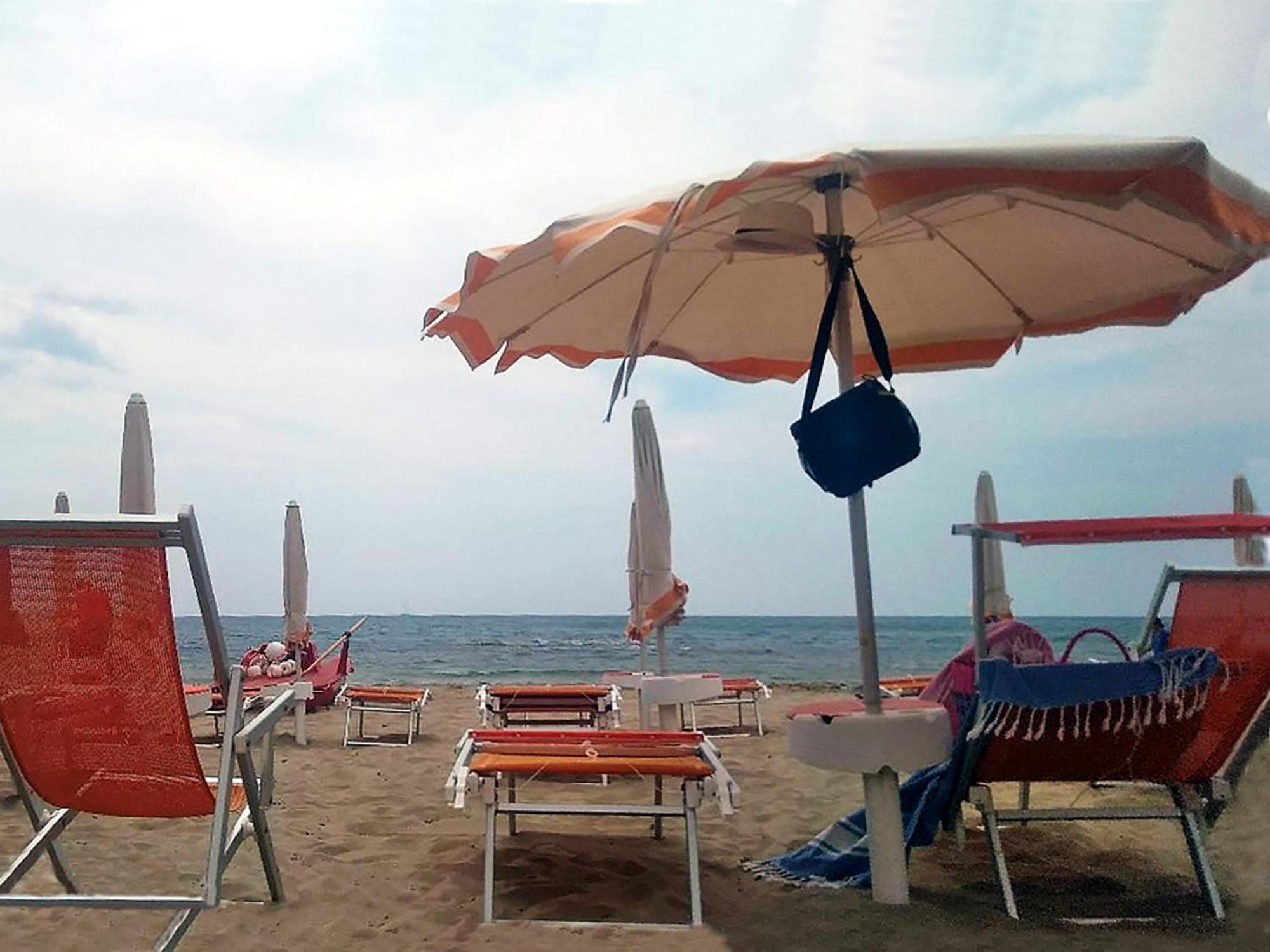 Hotel E Residence Il Faro Ачиароли Екстериор снимка